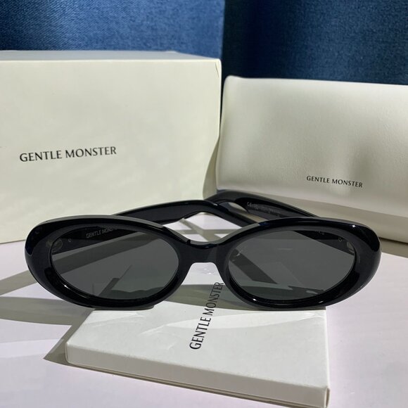Gentle Monster Bandoneon.S Bold Black Retro Oval Sunglasses
